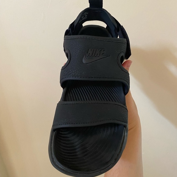 Nike Owaysis Women's Sandals Black Size 8 Back Velcro Strap - Picture 8 of 8